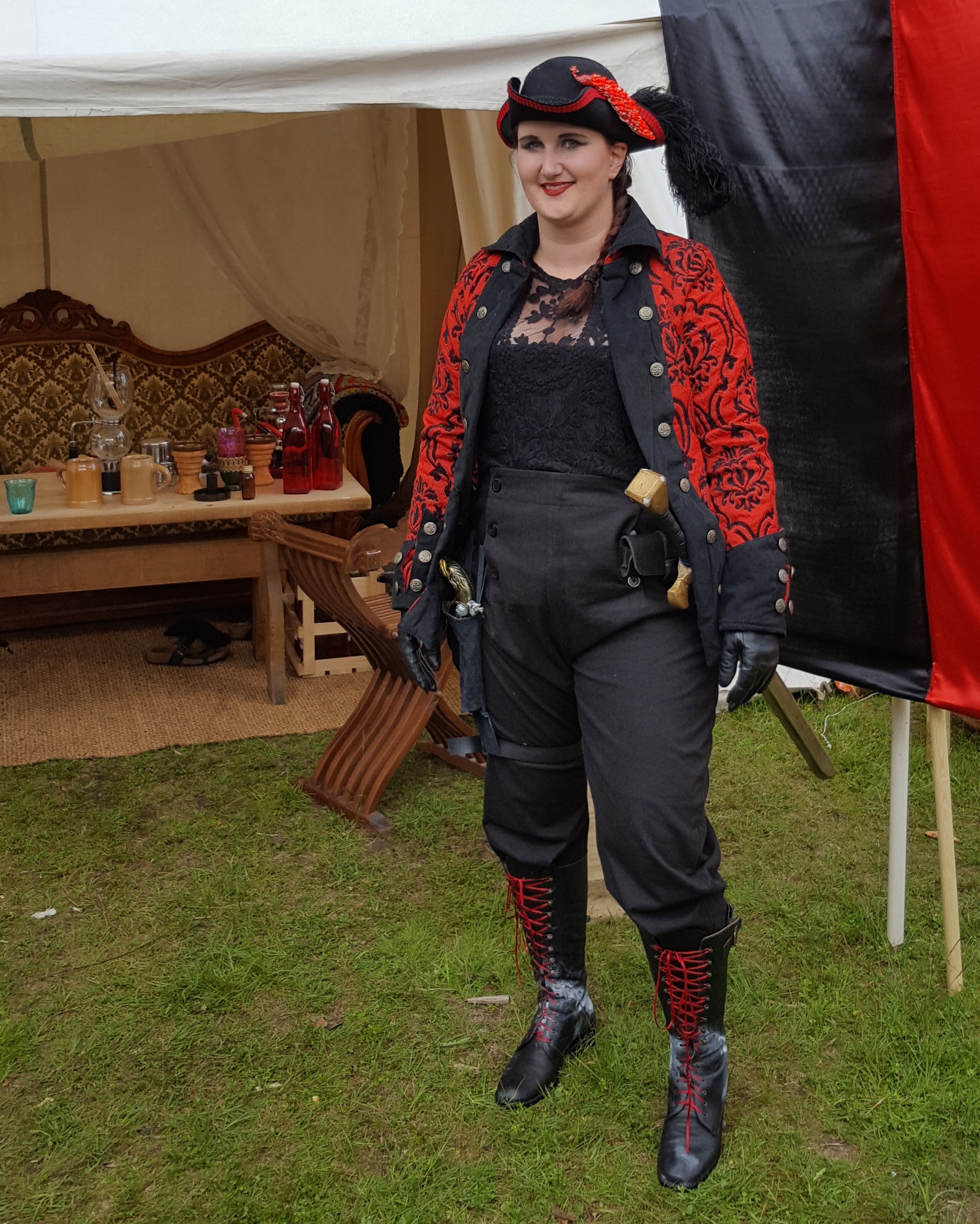 Høye bukser, XL. Damask jakker, L & XL