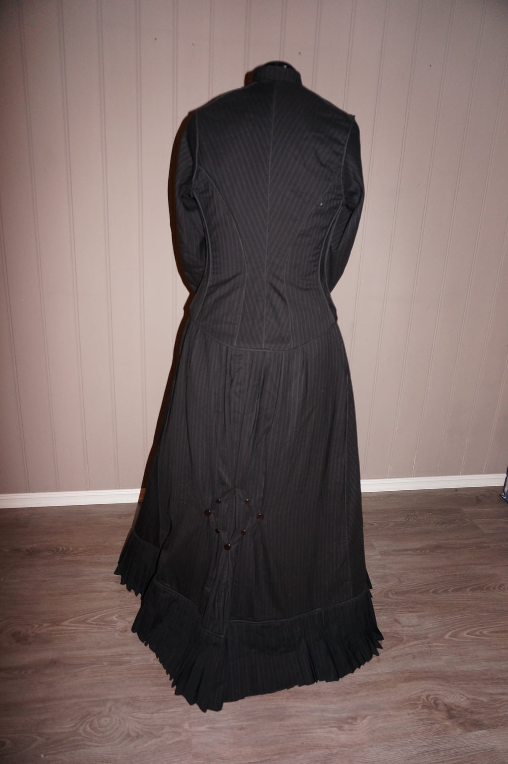 Agatha 1870-antrekk til tjener, XL