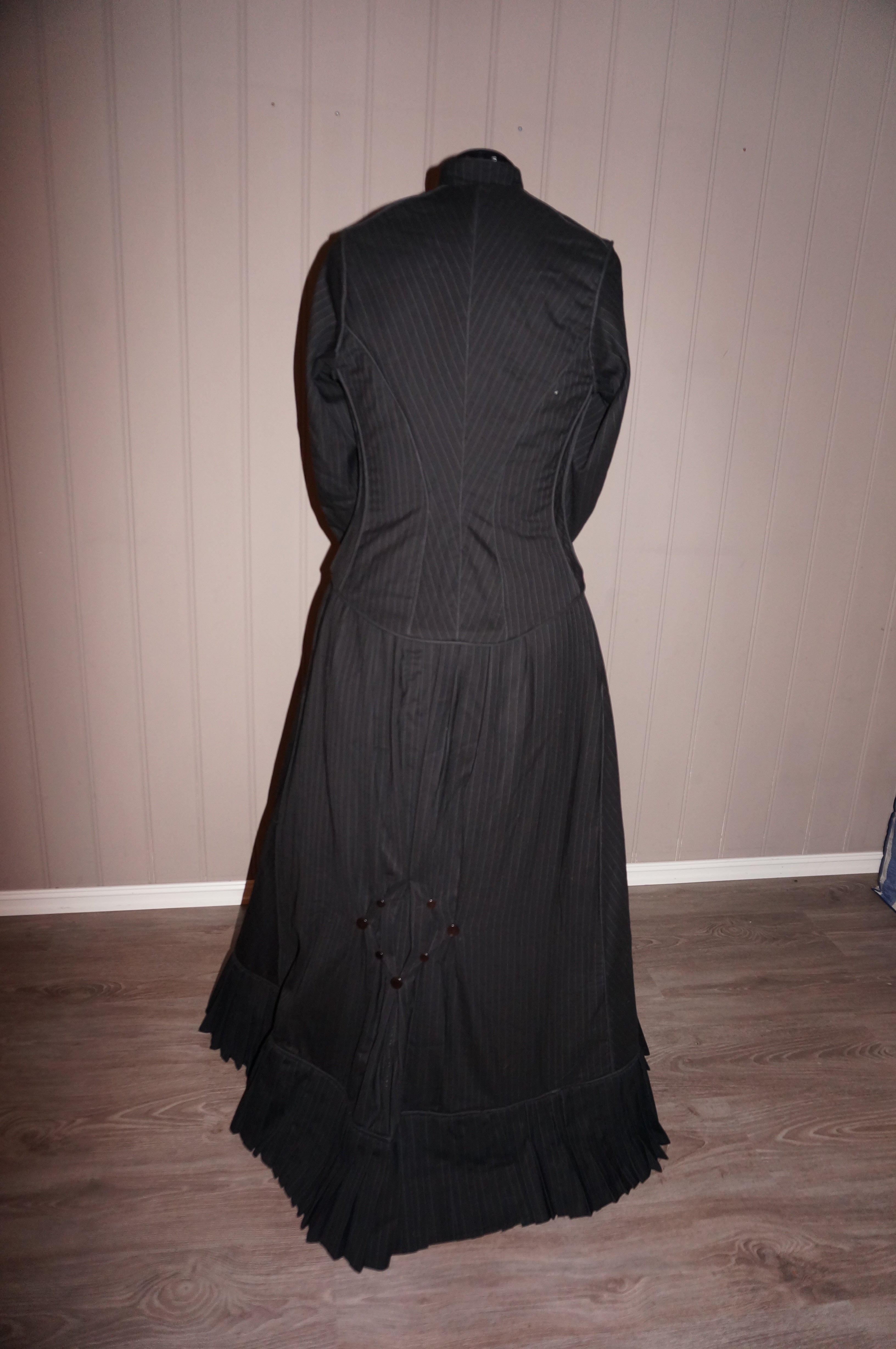 Agatha 1870-antrekk til tjener, XL