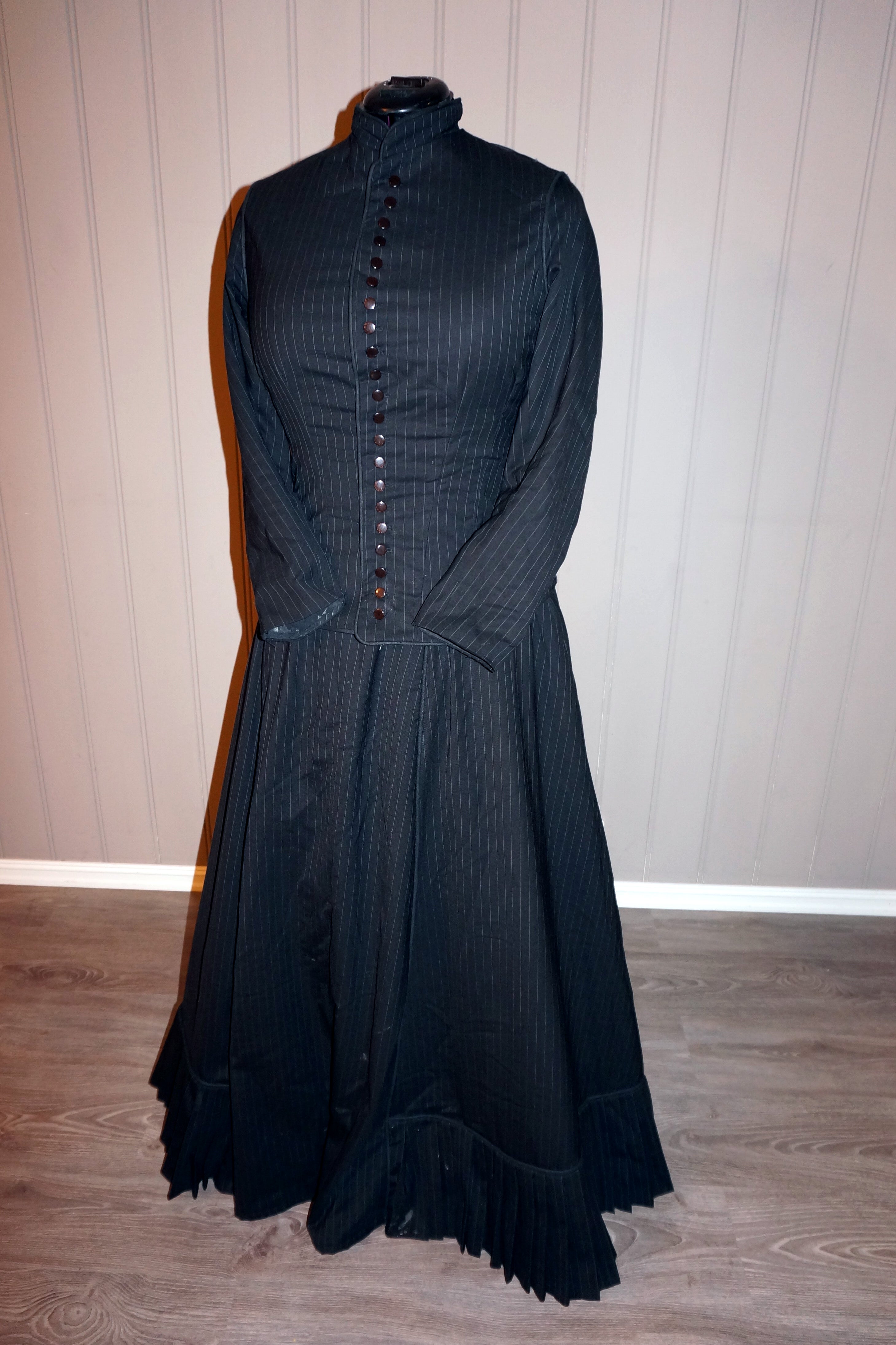 Agatha 1870-antrekk til tjener, XL