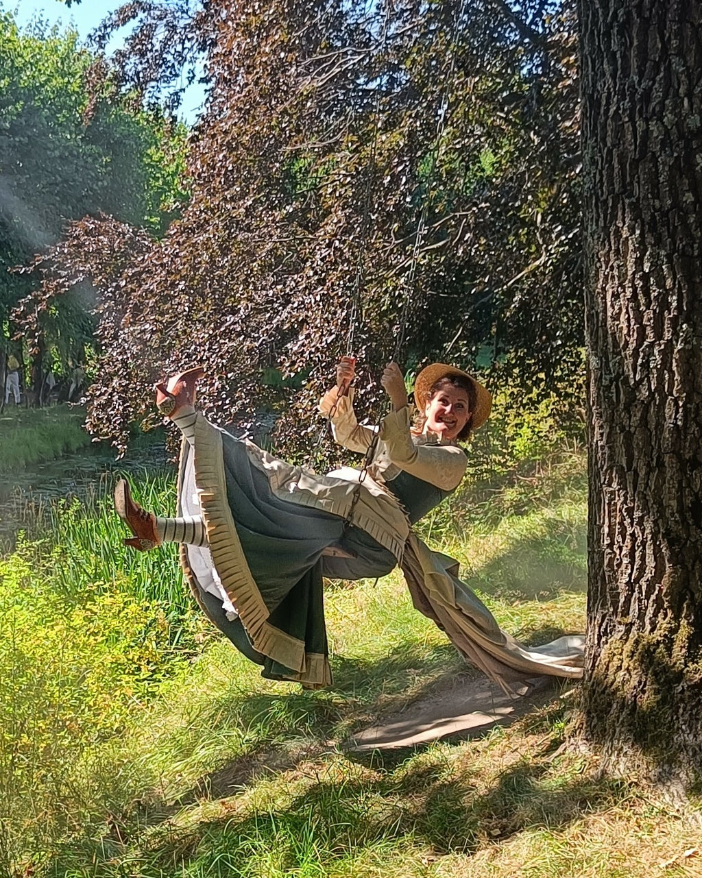 1880 bustle dagantrekk, beige og grønn. XL