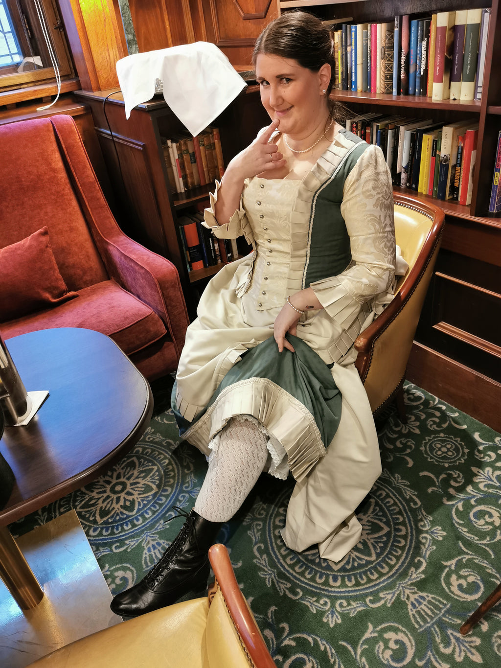 1880 bustle dagantrekk, beige og grønn. XL