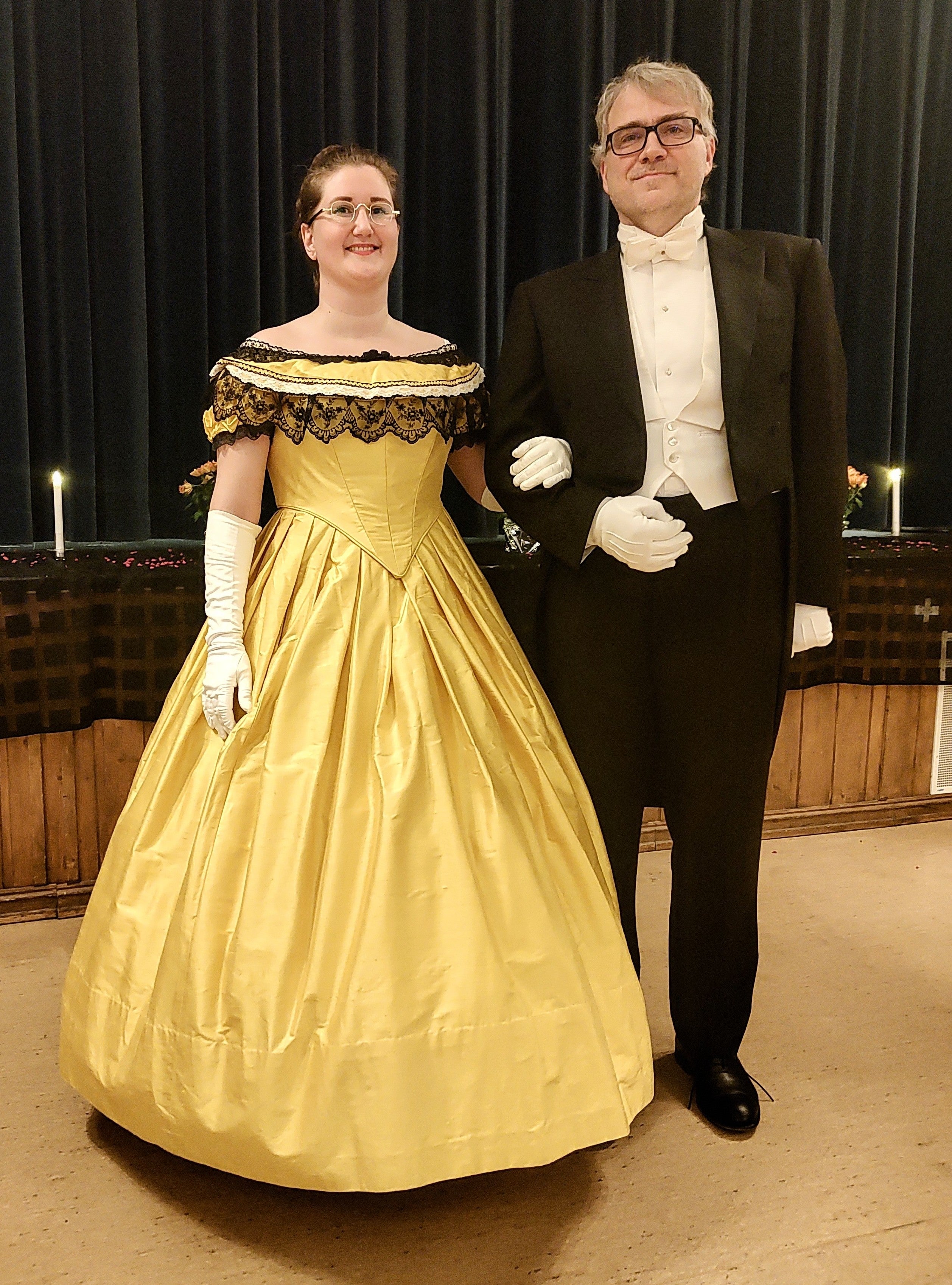 Ballkjole i gul silke, 1860, XL