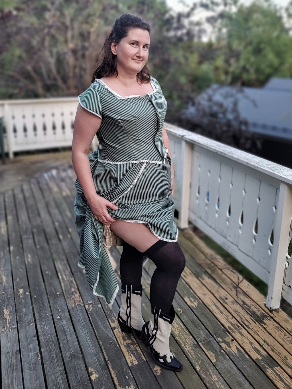 Grønnstripet bustle dress, 1880, XL